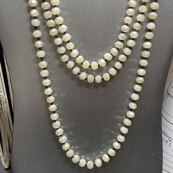 64" Beautiful White Hand Knotted Faceted Glass Flapper Beads Very Vintage 1920's - Picture 5 of 9